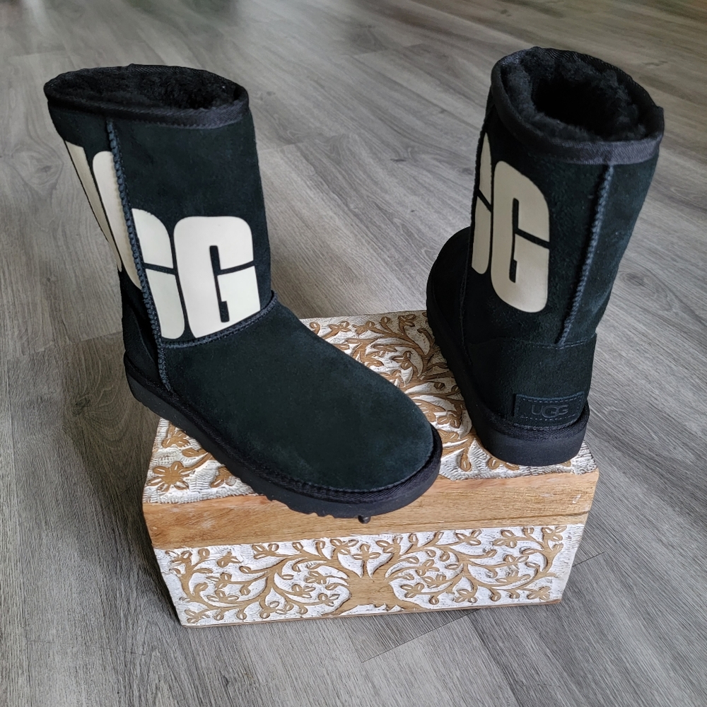 UGG Classic Short II Shopd Boot